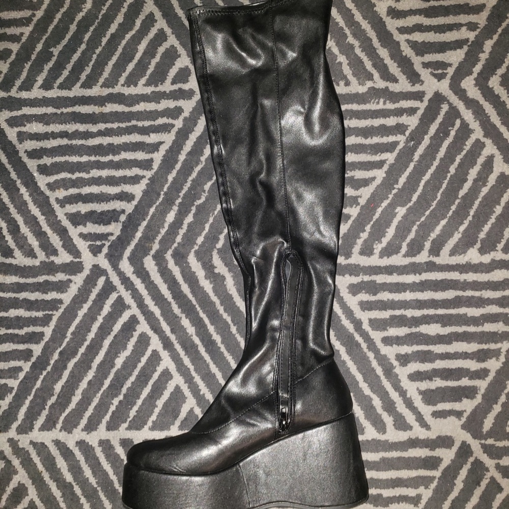 Boots - Picture 2 of 3